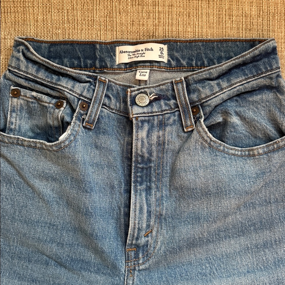 Abercrombie & Fitch The 90’s Straight Leg Jeans - Picture 2 of 5